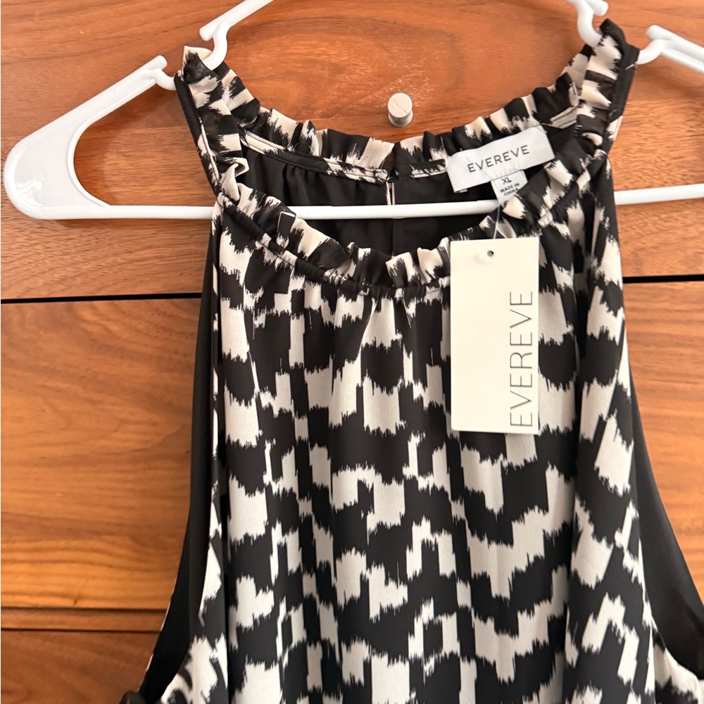 Evereve Etta Halter Tank Size XL - Picture 11 of 13